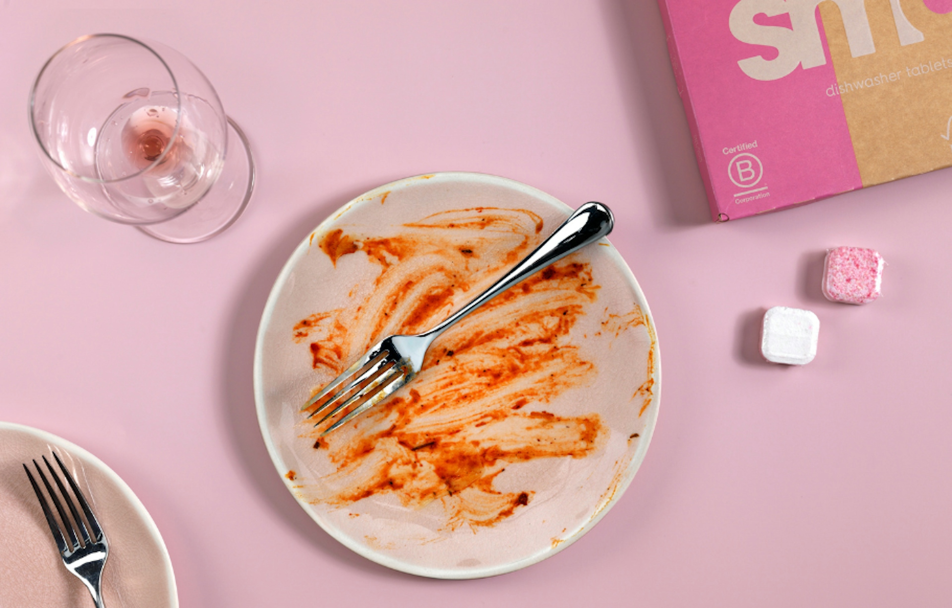 A plate covered in sauce, surrounded by smol dishwash tablets